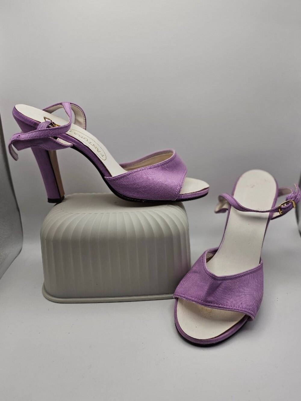 Fantura Vintage Lavender Satin Ankle‑Strap Heels – Size 7